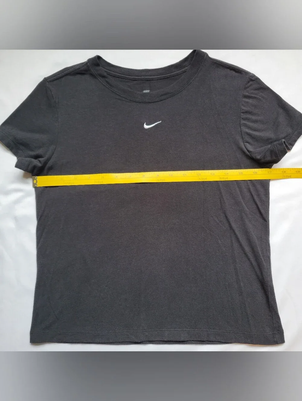 Nike Cropped Athletic Slim Fit Tee Womens Medium With Embroidered Logo Black